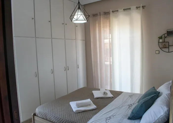 Eva's Residence, Family La Canée