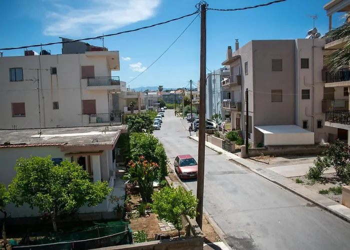 Eva's Residence, Family * La Canée