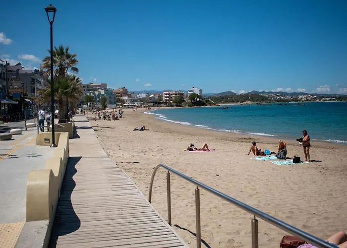 Eva's Residence, Family La Canée