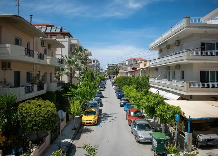 Eva's Residence, Family La Canée