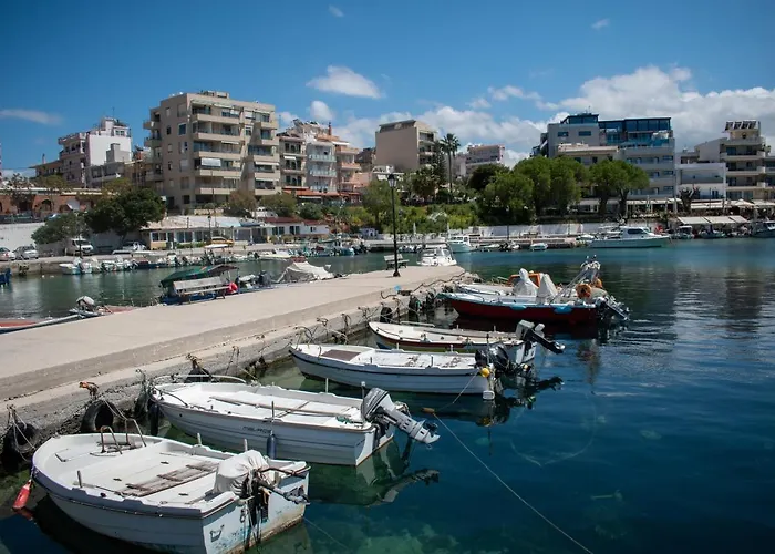 Eva's Residence, Family