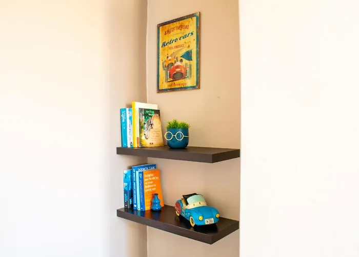 Eva's Residence, Family