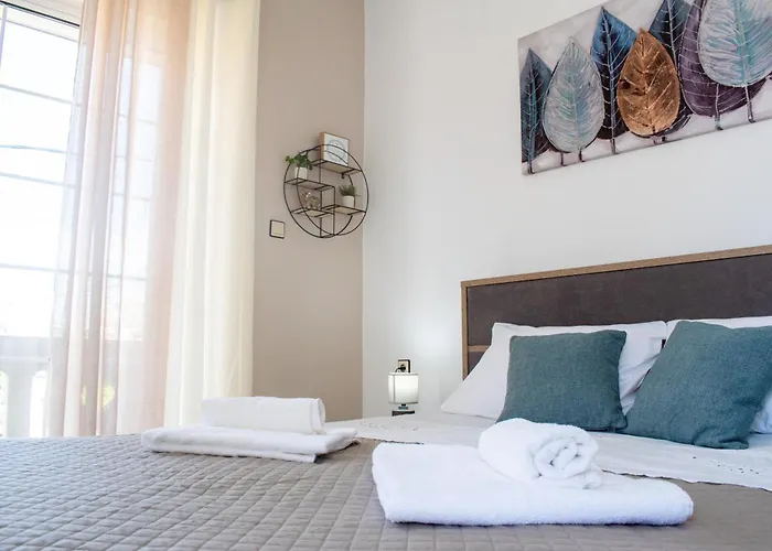 Eva's Residence, Family La Canée