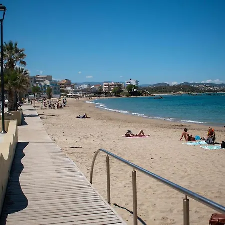 Eva's Residence, Family Ханья