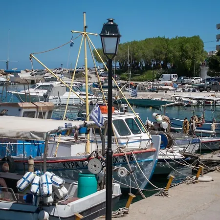 Eva's Residence, Family