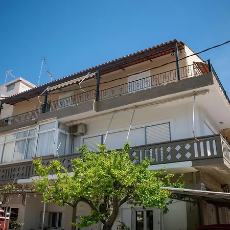 Eva's Residence, Family