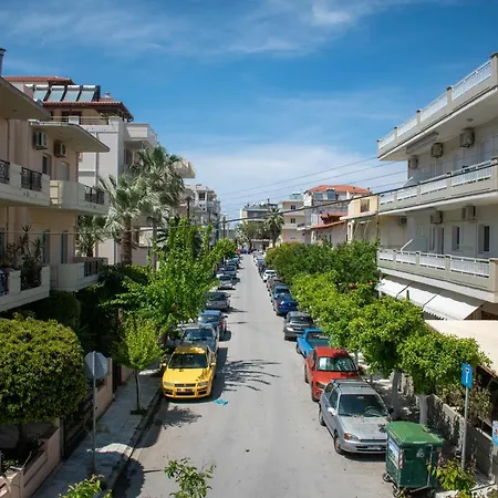 Eva's Residence, Family Hriszí Aktí Haniá