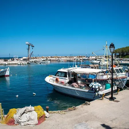 Eva's Residence, Family