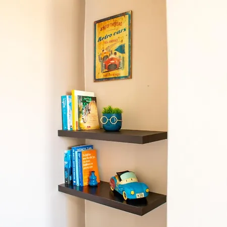 Eva's Residence, Family