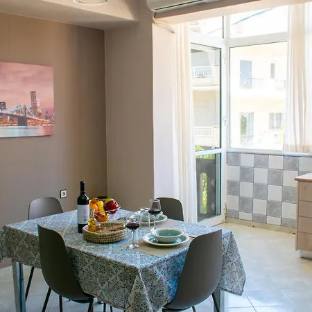 Eva's Residence, Family Apartman Hriszí Aktí Haniá