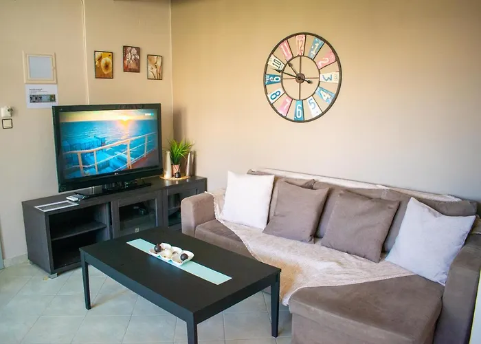 Eva's Residence, Family Hanya